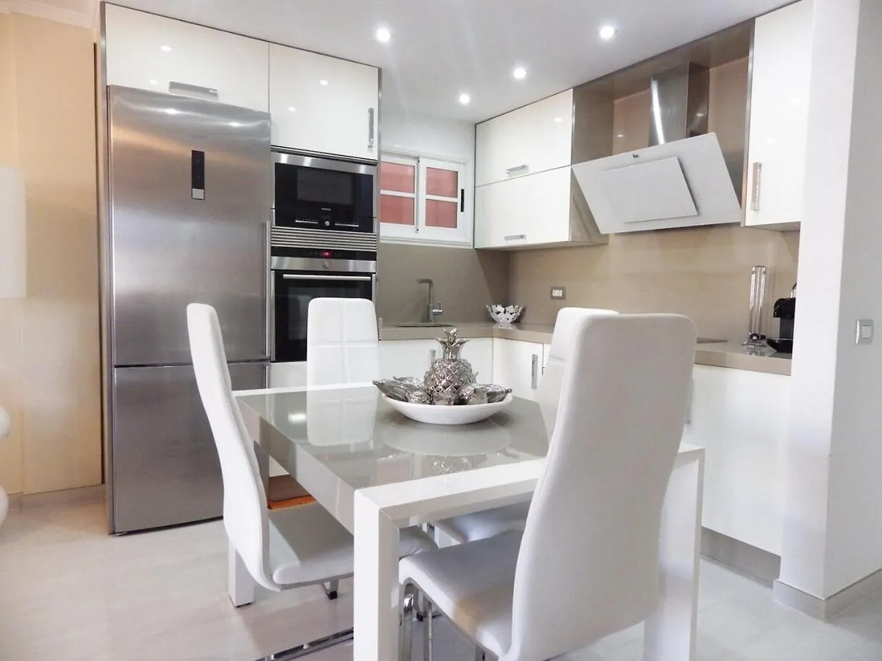 Stunning 2 Bedroom Apt In Los Cristianos K203